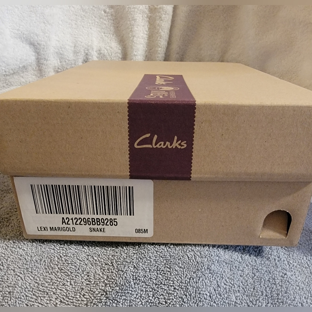 Like New-Clarks sandals. cool snakeskin print and comfy wedge sole. Size 8.5 - Picture 8 of 8
